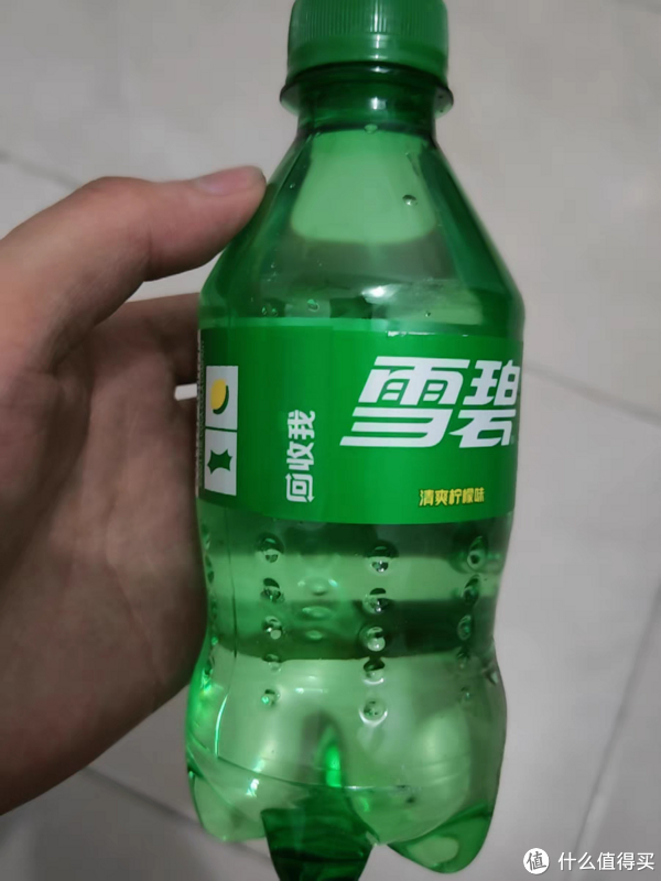 独乐乐不如众乐乐,雪碧要一起分享喝