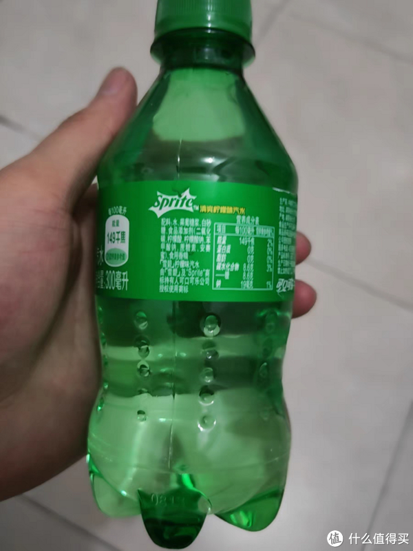 独乐乐不如众乐乐雪碧要一起分享喝