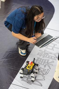 2023年6月13日，海口，海南科技职业大学，来自全国的大学生选手参加第二十五届中国机器人及人工智能大赛。（视觉中国）