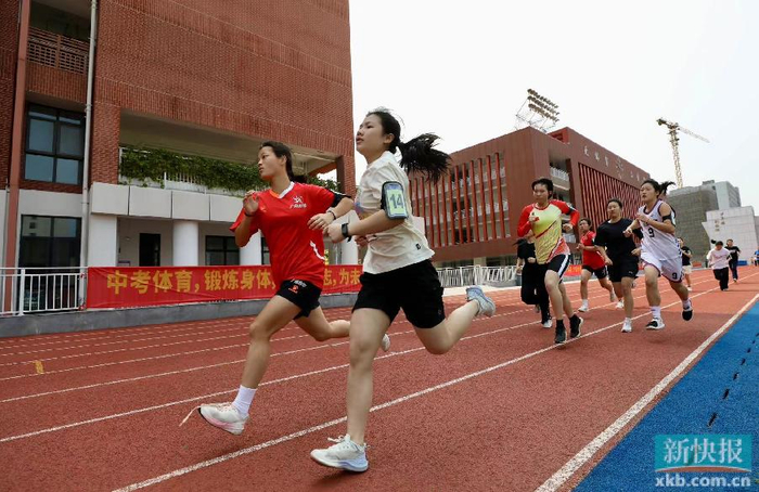 全市有12.9万人报名体育中考