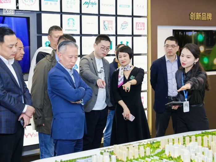 由王晓松执行会长所在的第二组会员赴新城控股集团走访交流