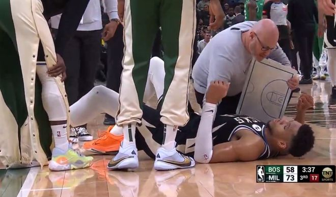 雄鹿突遭重创字母哥左小腿拉伤退赛专家最严重情况赛季报销