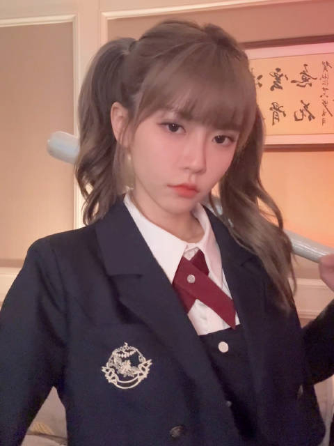 假装一天女高中生