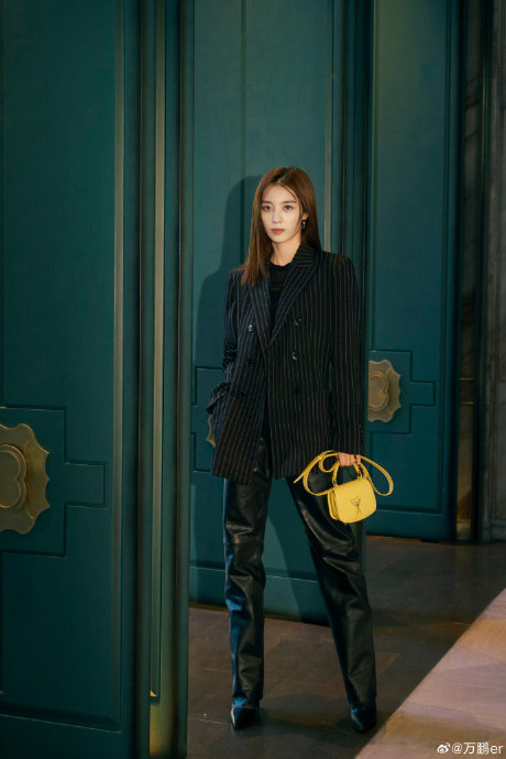 万鹏|穿搭|皮裤_新浪新闻