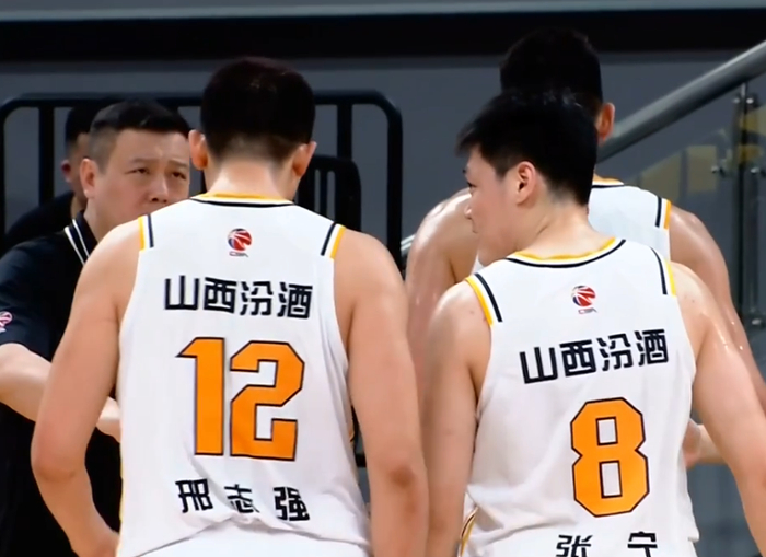 广厦双星合璧42分出奇制胜,常林对喷垃圾话遭到狂嘘|常林|山西男篮