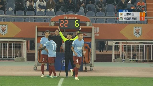 阿奇姆彭与顾操击掌鼓劲,去年暴怒拳击98疑似被歧视|顾操|阿奇姆彭