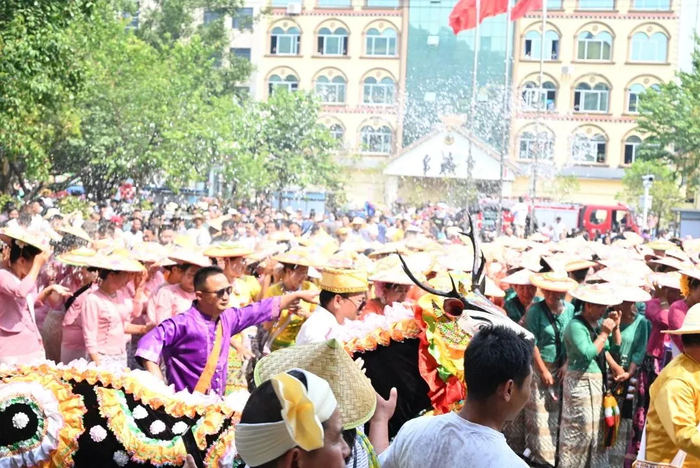 游街线路:林业站岔路口>勐角中学>司法所门口>农贸市场路口>乡政府院