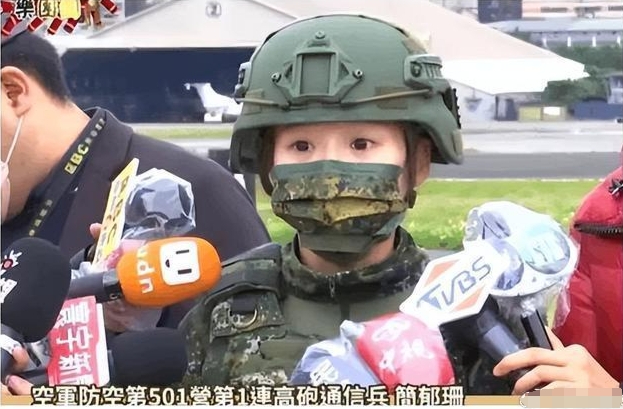 离谱台湾女兵简郁珊不用活捉退役后自己来厦门旅游了是真是假
