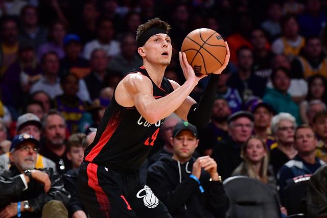 希罗半场10中7拿到16分|希罗|热火|老鹰_新浪新闻