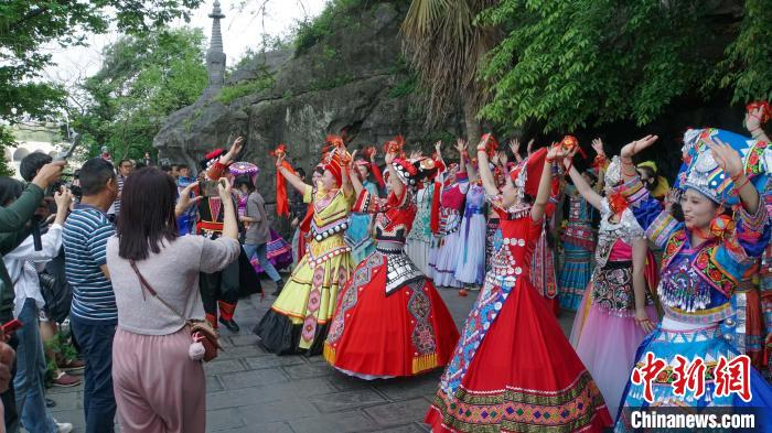 广西桂林叠彩区"上春山" 欢庆"三月三"|东镇门|叠彩区|春山_新浪新闻
