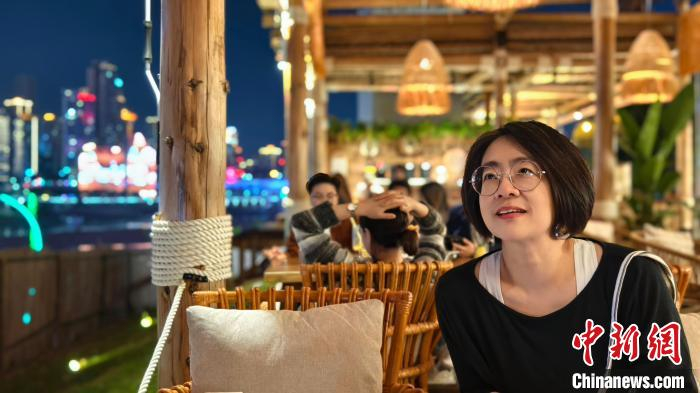 许仙配音者刘小芸漫游大陆常来常往越走越亲