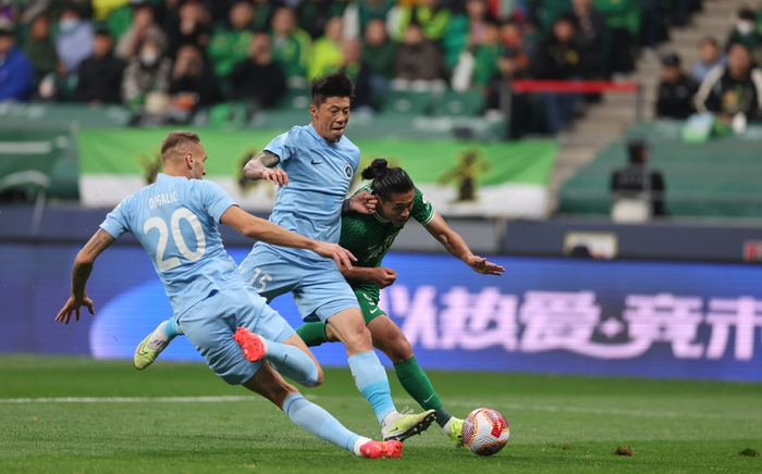 国安赛季首败主帅揽责,对阵5连胜申花成严峻挑战|北京国安|上海申花