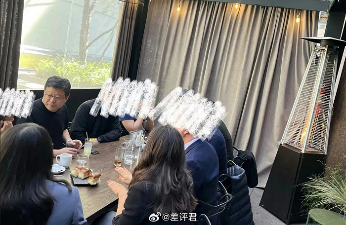 网易高层与微软洽谈合作 图源：@差评君