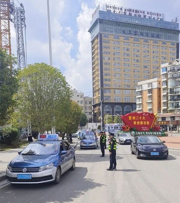 动真格了已查处25起关于镇雄出租车行业乱象整治