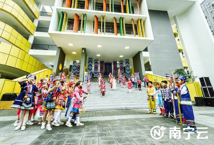 南宁市中兴小学学生们体验山歌对唱。记者 叶子榕 摄