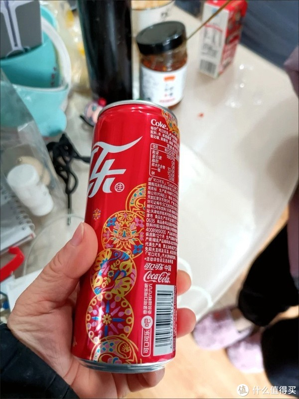我和小伙伴乐不思蜀地点了两瓶可口可乐,一听为了避免心慌胆怯,我们