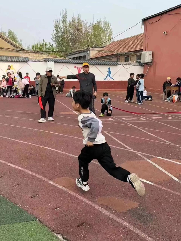新泰市楼德镇南泉小学举行2024年春季田径运动会