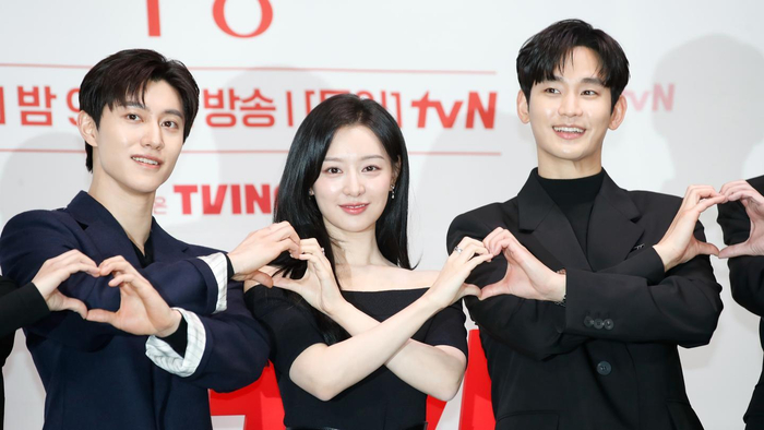 前不久,韩国演员李惠利和柳俊烈分手的新闻激起轩然大波,两人8年恋情