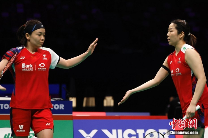 羽毛球亚锦赛陈清晨贾一凡晋级女双16强
