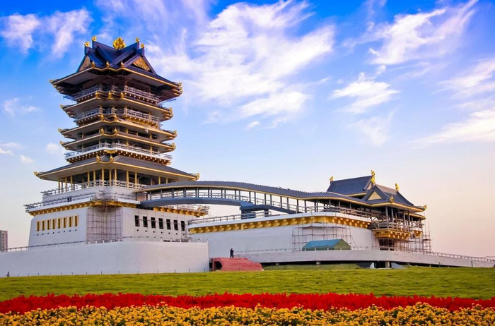 书圣阁(临沂美术馆)是临沂书法城国际书法园的标志性建筑.