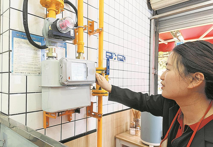     “瓶改管”工程得到了商户龚女士的点赞