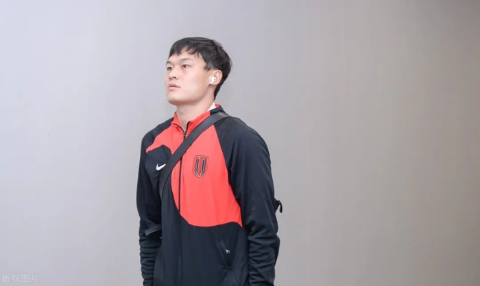 成都蓉城首次公开跟球队刺头妥协服软,原因让球迷直言无奈|张岩|浙江