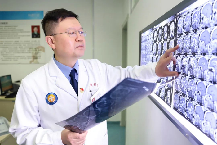 2018年初,听帕金森病友的介绍,我来到了唐都医院,来看神经外科王学廉