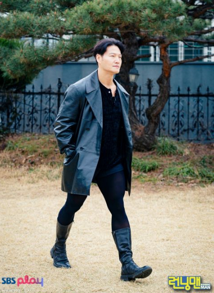 runningman新海报刘在锡金钟国haha与梁世灿下身失踪超爆笑