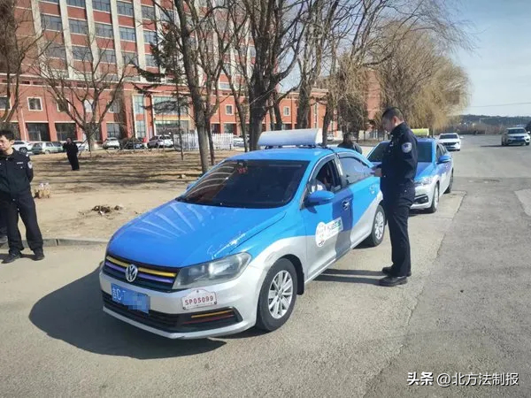 四平公安联合多部门整治高校周边出租车市场秩序