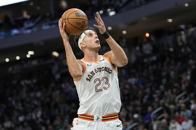 我为自己在防守端的进步感到满意 空间在nba很重要|扎克|科林斯|nba