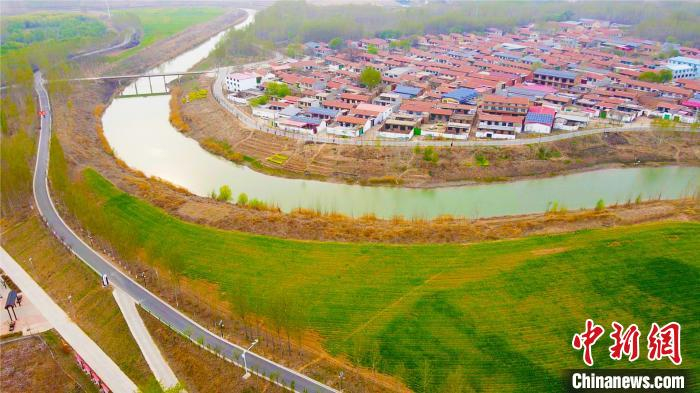 河北南皮480余万株景观植物扮靓大运河