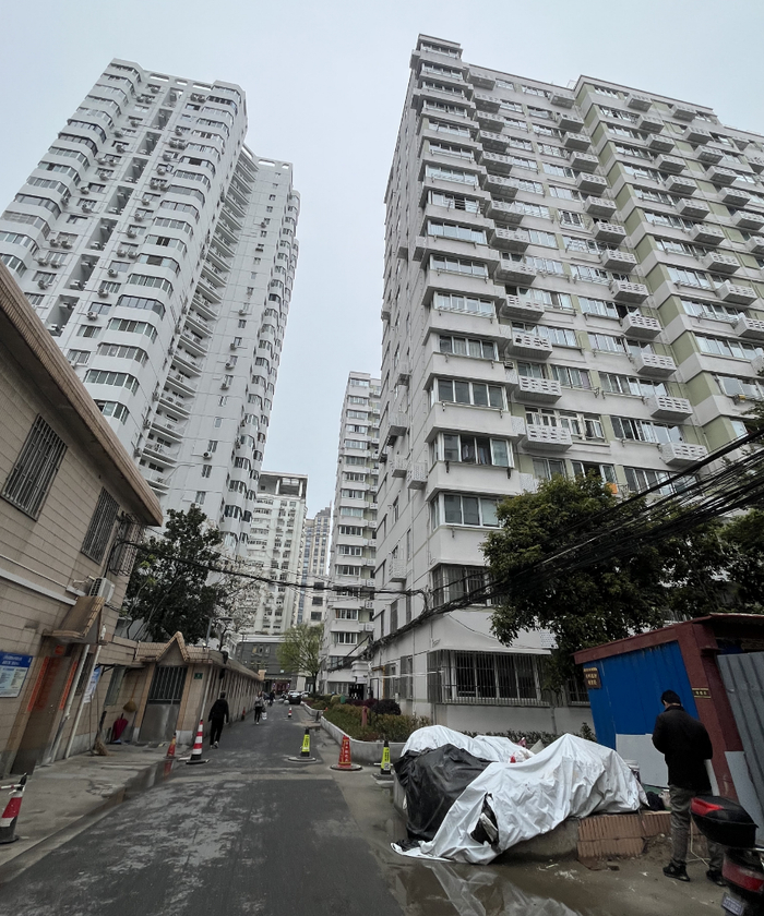 它新得简直与周边格格不入实际上,若非中介小哥提醒,我都没有意识到这