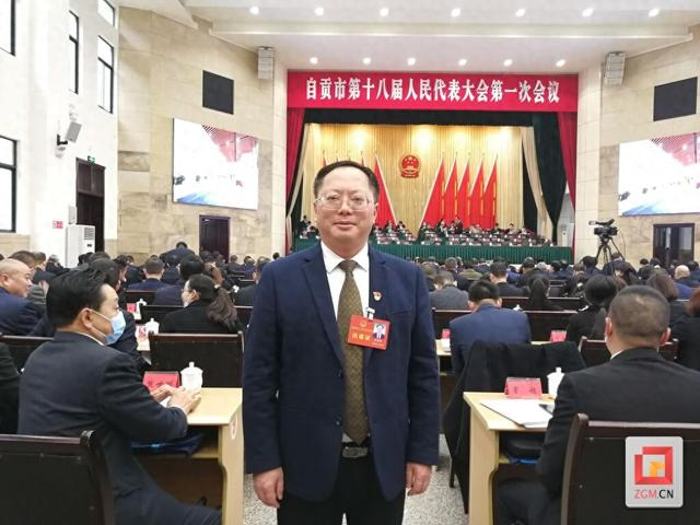 洪富祥勇当富顺教育强县的排头兵