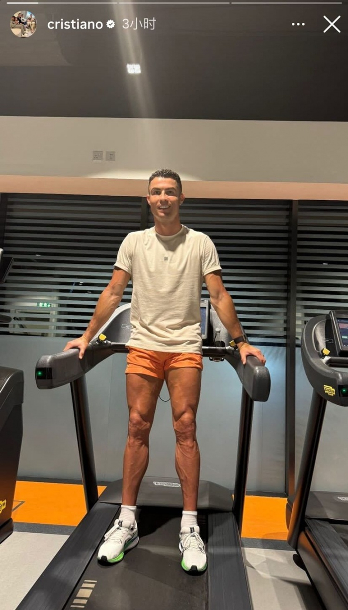 c罗社媒晒健身照:秀结实腿部肌肉,和乔治娜甜蜜自拍|克里斯蒂亚诺