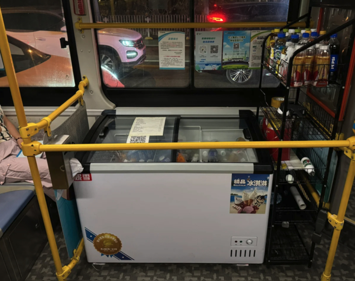 根据价目表显示,柠檬红茶售价 5 元,雪碧售价 3 元,红牛售价 6 元.