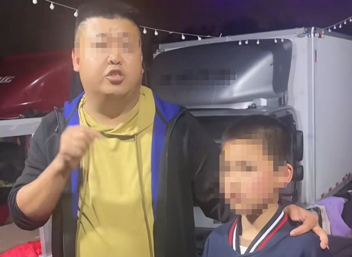 ▲9岁男童因玩手机游戏，导致10分钟内充值6400元。图/社交平台视频截图