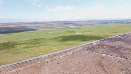 　　图为新疆伊犁察布查尔县高标准农田。