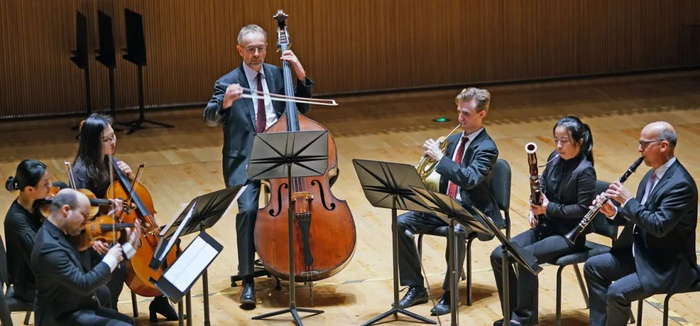 柏林爱乐夏隆室内乐团演奏家与上海乐队学院的学生同台演奏 资料图