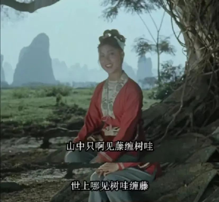 ""三更半夜床头坐,想起情妹泪就落.""妹你有心把哥嫁,哥就上前把手牵.