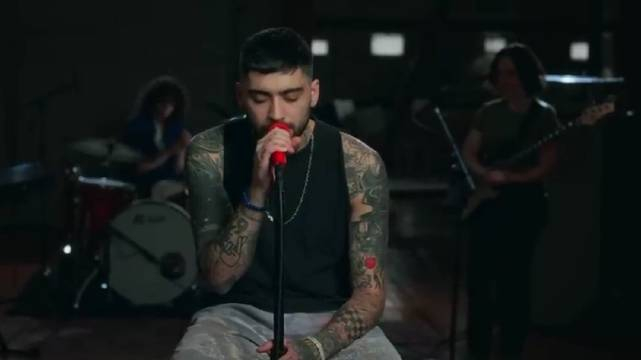 美渣zayn最新现场表演新单alienated