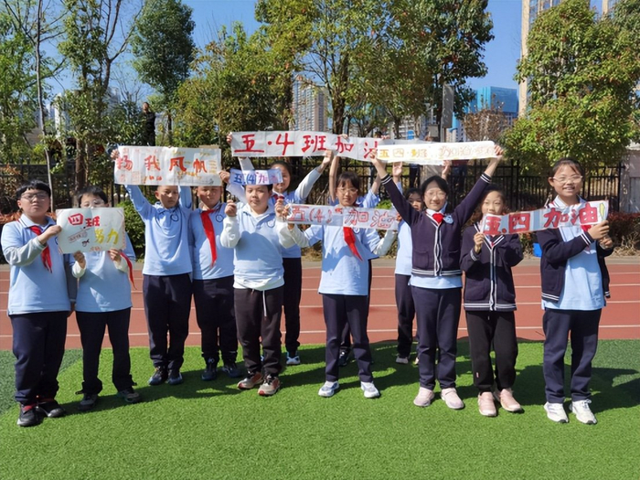 汇聚群英齐较量风华正茂共激扬成都这所学校举行全员运动会