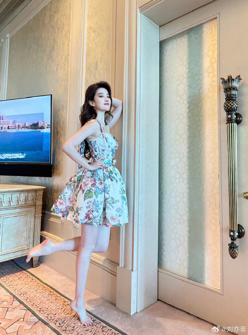 仙女姐姐笑得好甜 真的好有气质|仙女|刘亦菲|气质_新浪新闻