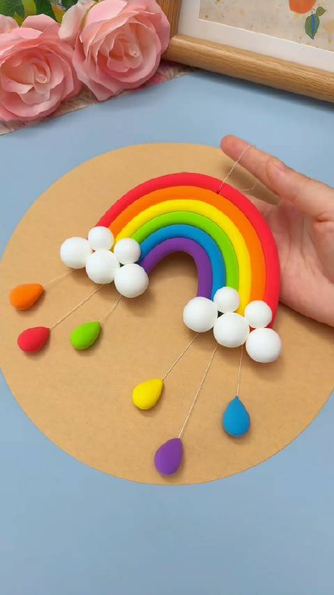 好看的粘土彩虹挂饰来咯一看就会给房间和教室安排上吧