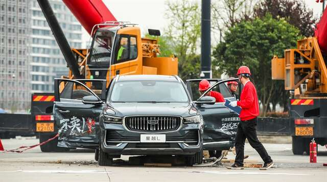 通过两项严苛碰撞试验吉利中国星双车上市