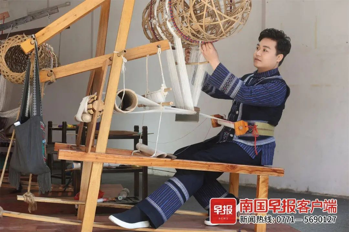 ▲90后壮族“织郎”兰培文。本文图片均由受访者提供