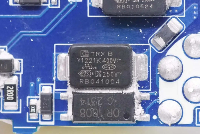 奥伦德 or 1008光耦用于输出电压反馈.