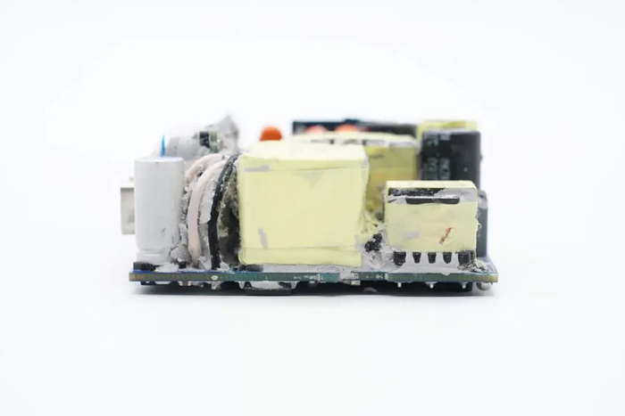 拆解报告:酷态科15号140w 3c1a充电器|充电器|设计_新浪新闻