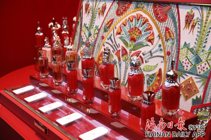 邱肖帅 摄拥有超过140年历史的法国奢侈品牌cerruti 1881首次参展