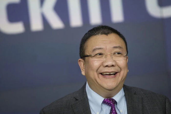 ▲当地时间2019年5月17日，美国纽约，瑞幸咖啡在美国纳斯达克上市。图中人物为董事长及创始人陆正耀/图源：视觉中国