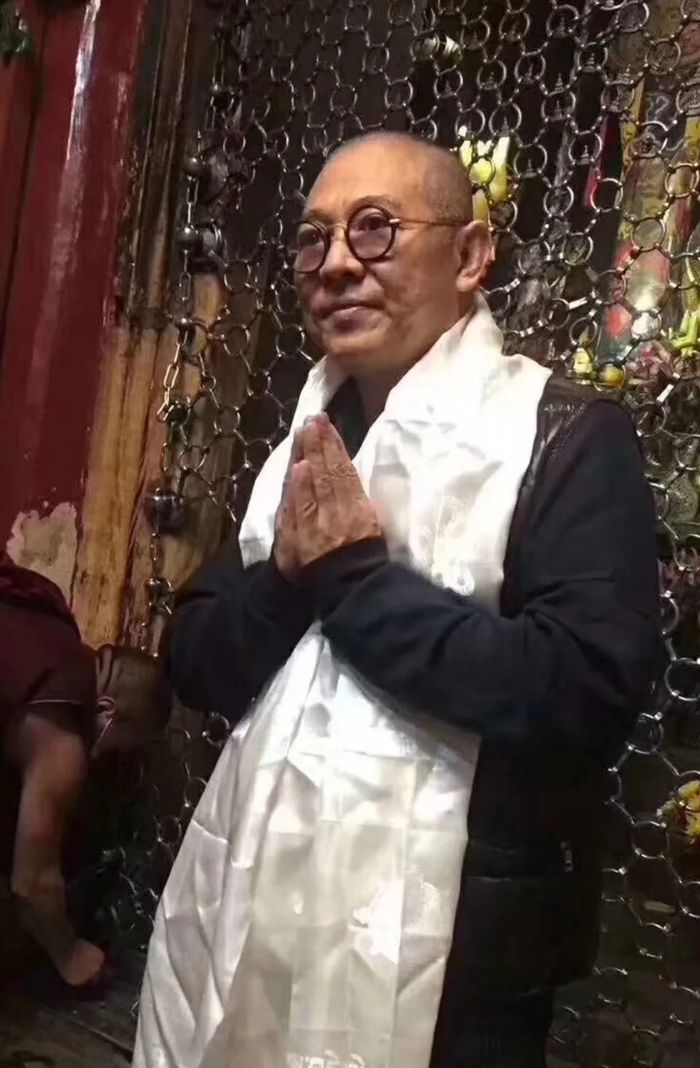 61岁李连杰近照曝光!满脸皱纹衰老至极,昔日巨星已面相大变